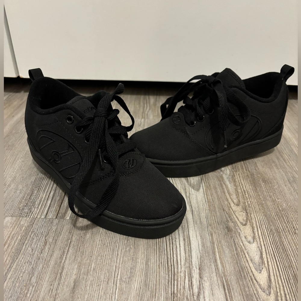 Youth Heelys Size 2